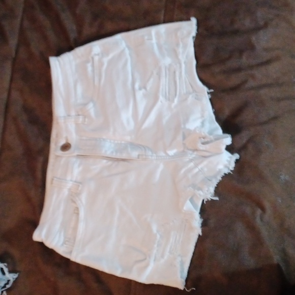 SO, WOMENS WHITE DISTRESSED HIGH RISE SHORTS,  WITH BEIGE THREAD, SIZE 5… - Picture 1 of 4